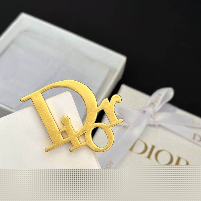 ch**an D*or brooches